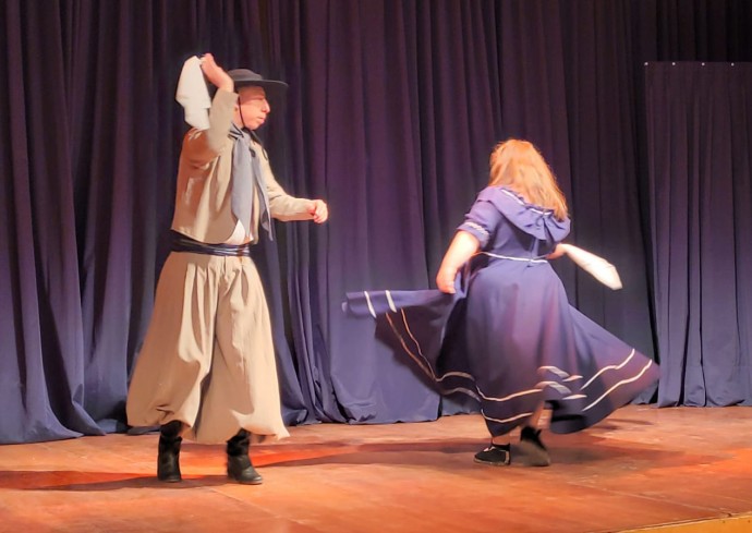 Laura Salvadori y José Vía clasificaron en Danzas Folklóricas PCD