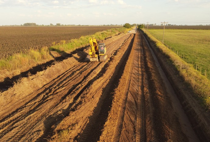 Continúan los trabajos en los caminos rurales