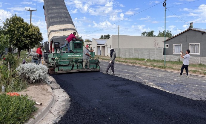 Reanudaron los trabajos de pavimentación 