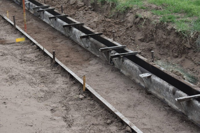 Avanza la obra de cordón cuneta en calle Drysdale