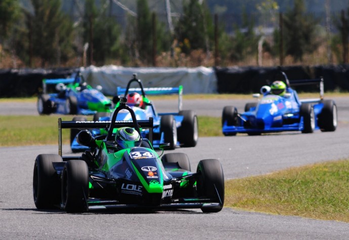 El salliquelense Bautista Oliva debutó en la F3 Metropolitana