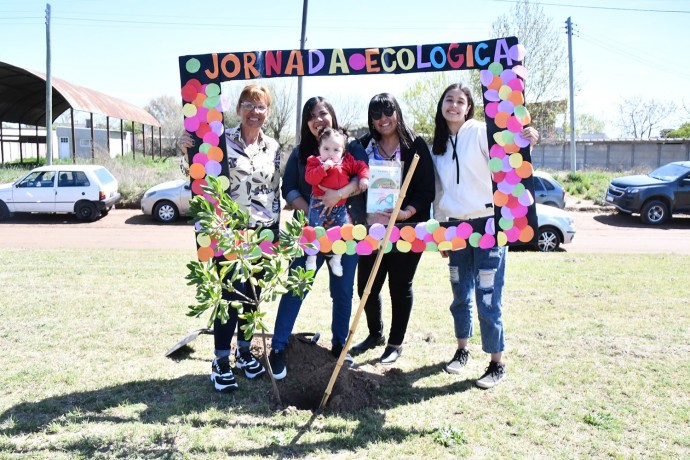 Gran participación en la jornada “Nace un niño, nace un árbol”