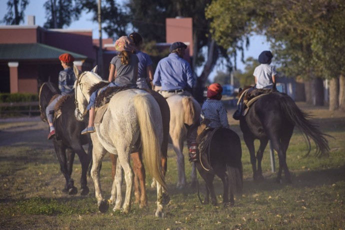 Gran participación en una nueva “Cabalgata Aniversario”