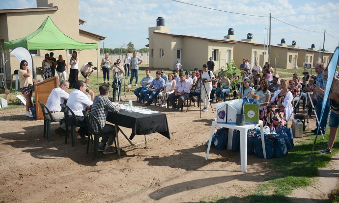 Simone: “Queremos que más familias puedan acceder a su casa propia”