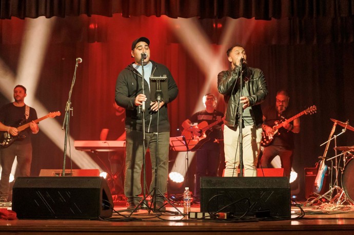 A sala llena, se realizó el tributo a “Los Boxers” en el Centro Cultural 