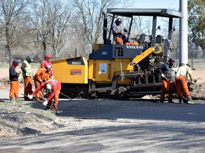 Realizan repavimentación en la zona del embarcadero