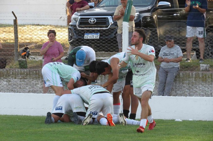 Jorge Newbery logró su primer triunfo en el Regional Amateur