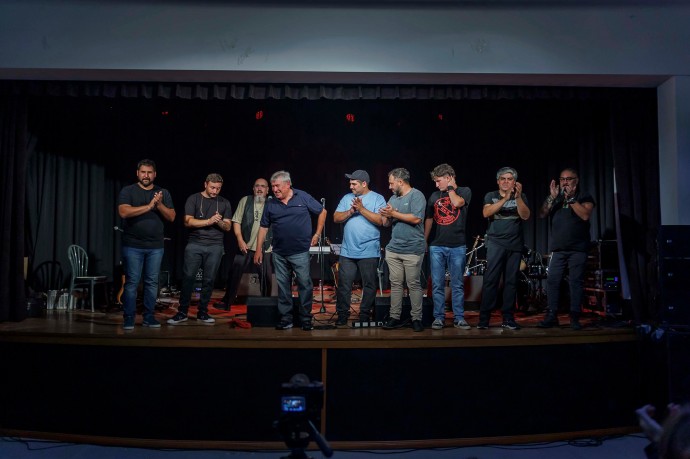 A sala llena, se realizó el tributo a “Los Boxers” en el Centro Cultural 