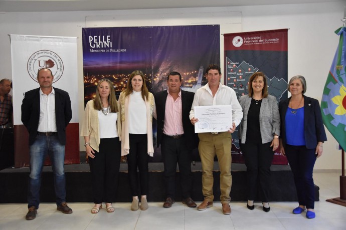 Acto de colación de la UPSO en el Centro Educativo y Tecnológico 