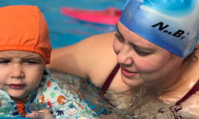 Comenzó a dictarse la asistencia técnica de natación para bebés