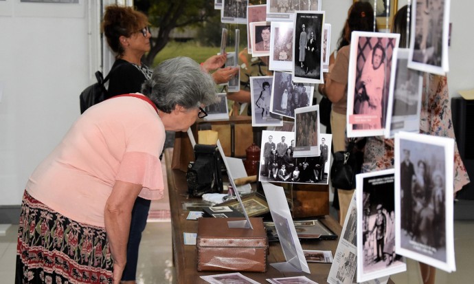 Inauguró la muestra “Una foto, una historia”