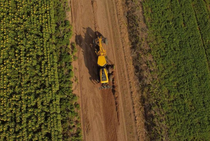 Continúan los trabajos de arreglo y mantenimiento de caminos rurales