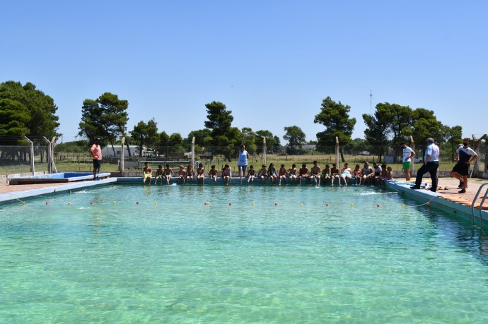 Inició la temporada de pileta del Club Alumni de Quenumá