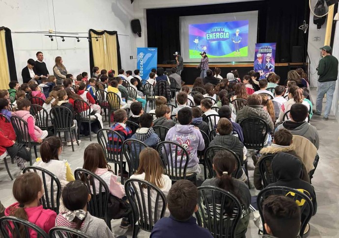 Edén presentó “La Liga de la Energía”, su programa educativo