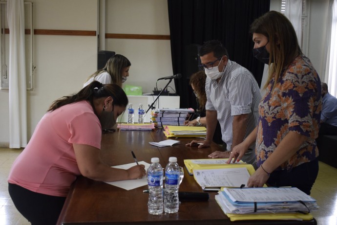 Se realizó un acto de firma de escrituras 