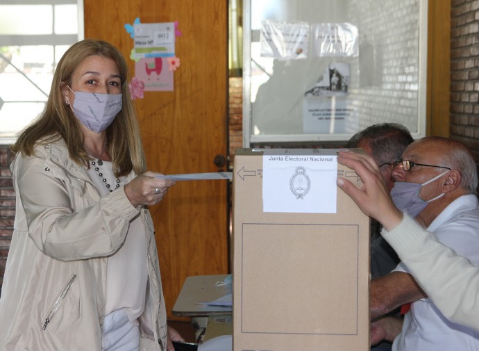Votó Laura Martinengo en la Unidad Académica