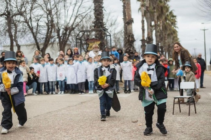 La Escuela 7 celebró el 9 de Julio con la Banda Militar Cura Malal