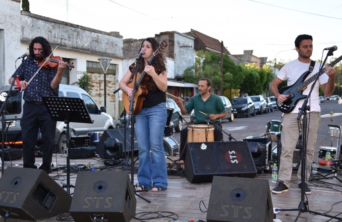 Tres Lomas celebró su autonomía con un festival musical