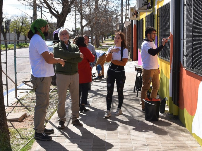 El Instituto Cultural pinta un mural por el aniversario del CEC 801