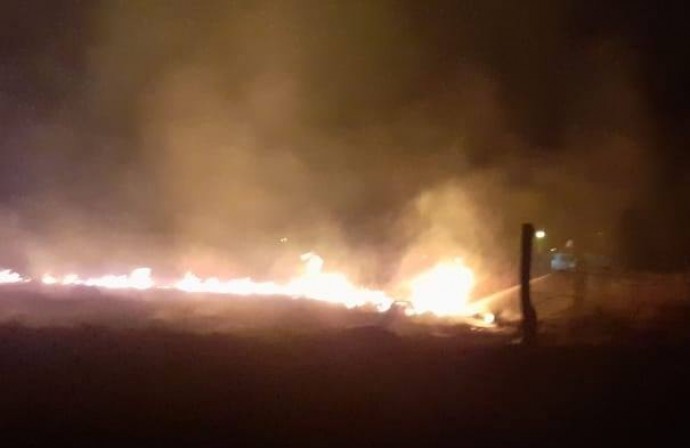 Incendio de baldíos en De Bary