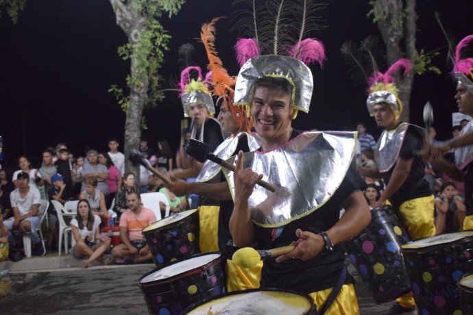 Gran concurrencia al tradicional carnaval de De Bary