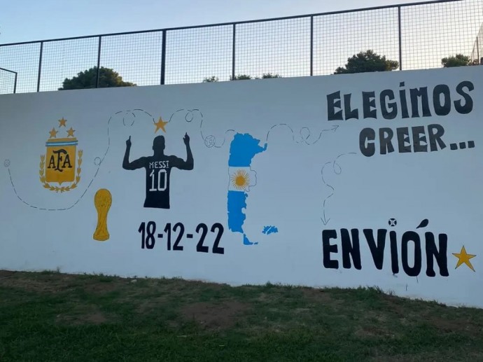 Pintaron un mural en homenaje a la Selección Nacional de Fútbol