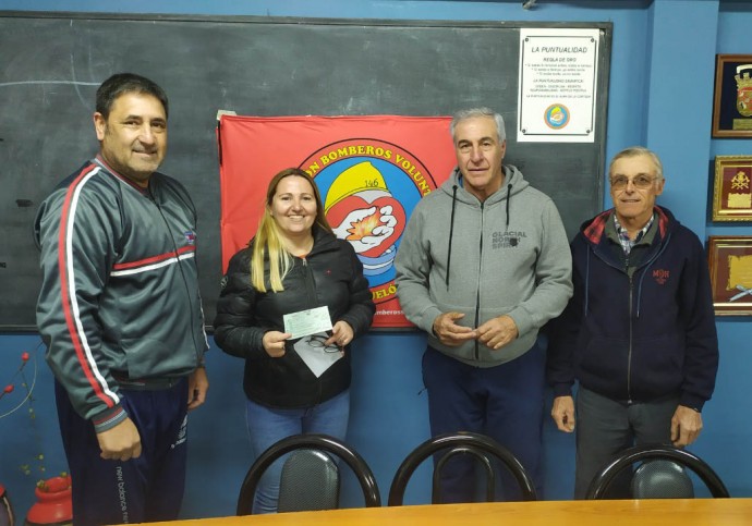 Bomberos entregó los premios de la rifa del mes de julio