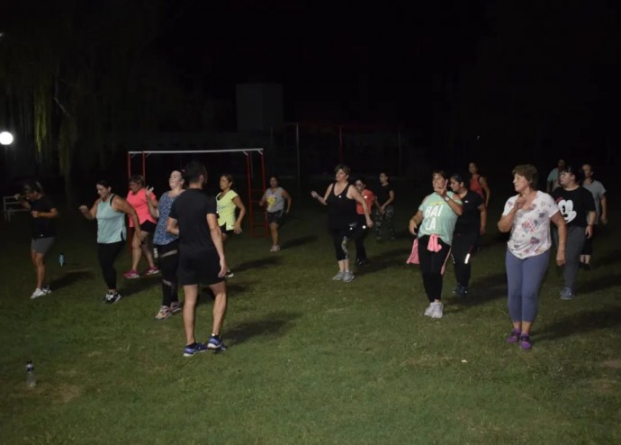 Continúan las clases de zumba en el Complejo Polideportivo