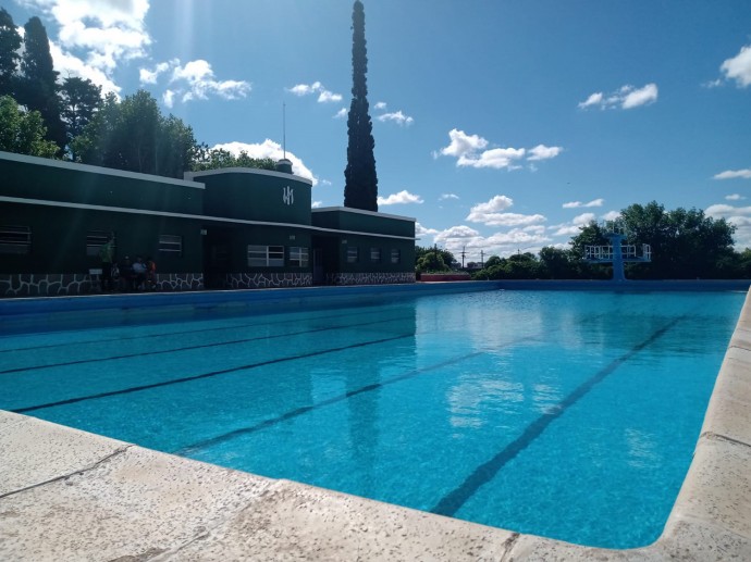 Jorge Newbery inició la temporada de pileta y las clases de natación