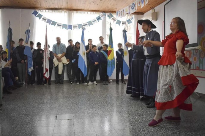 Acto Oficial del 25 de Mayo en la Escuela Especial N° 501