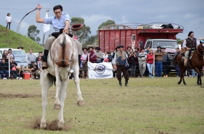 El Ladero y el Taller Protegido organizan una jineteada por el Día de la Tradición