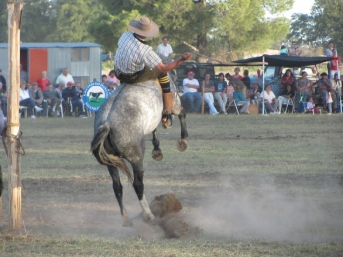 El Ladero organiza para el domingo 10 una gran jineteada 