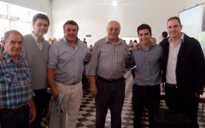 Dirigentes del PJ FpV acompañaron la entrega de viviendas en Tres Lomas