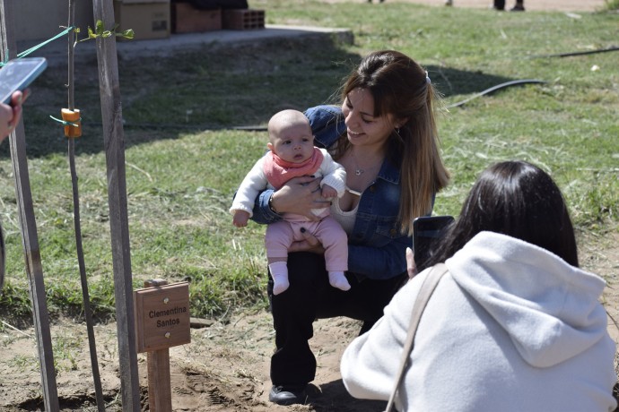 Se realizó la jornada “Un niño, un árbol”