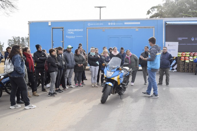 Concurrida capacitación sobre manejo de motocicletas