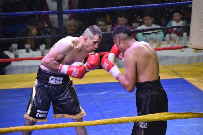 Con el Complejo Polideportivo colmado, se realizó el festival de box 