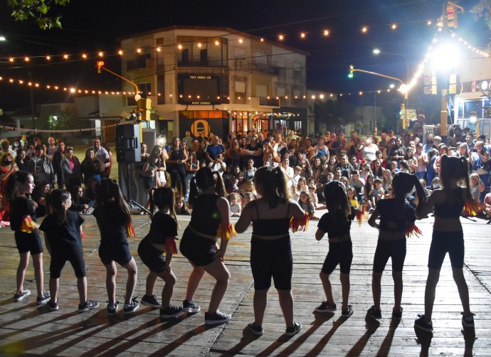 Se realizó “La noche de las vacunas” en la Plaza Principal