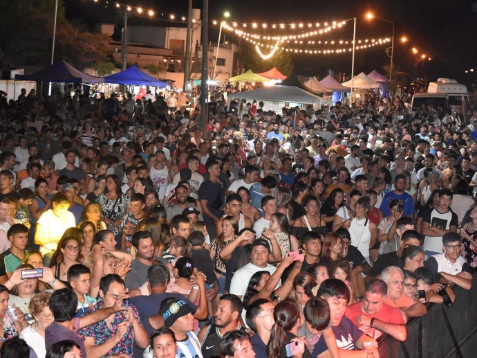 Una multitud celebró los 117 años de Tres Lomas