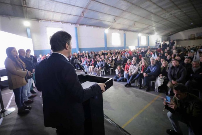 Succurro asistió a una entrega de viviendas en Tornquist