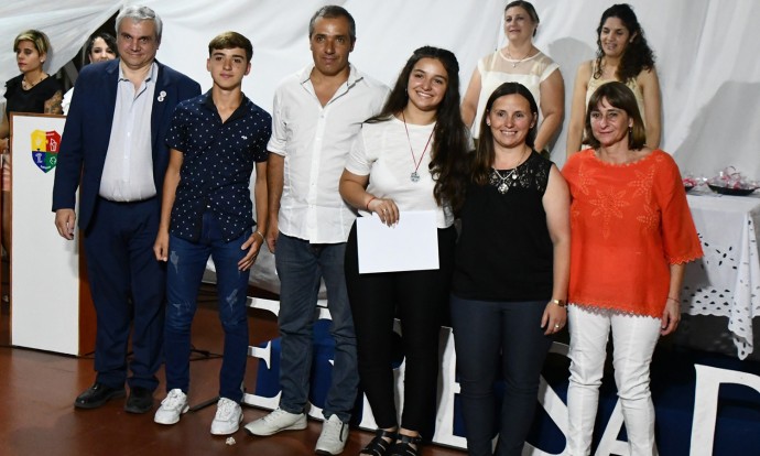 Nosetti entregó las becas municipales en la Escuela Secundaria N° 1