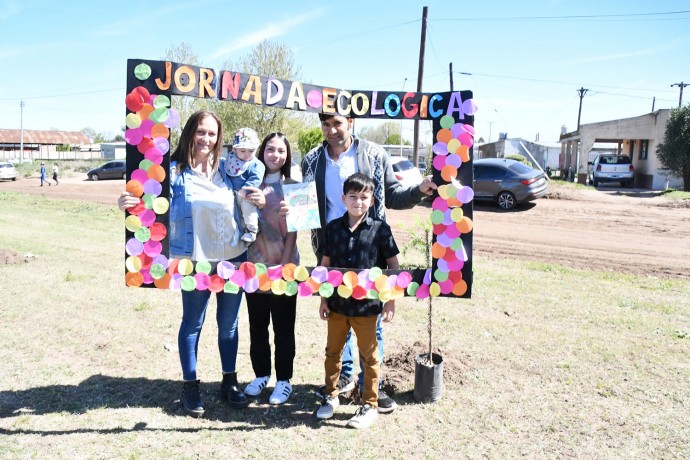 Gran participación en la jornada “Nace un niño, nace un árbol”