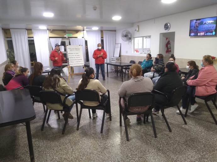 Personal del Hogar Municipal se capacitó en emergencias 