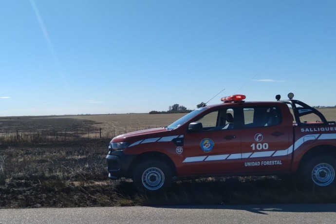 Incendio de casilla rural se propagó a un campo sobre Ruta 85