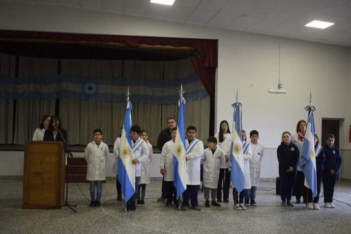 Alumnos de 4to Año realizaron la promesa de lealtad a la bandera