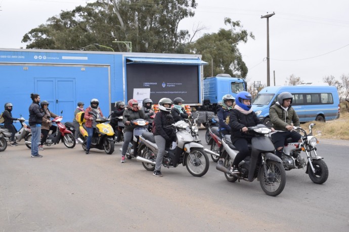 Concurrida capacitación sobre manejo de motocicletas