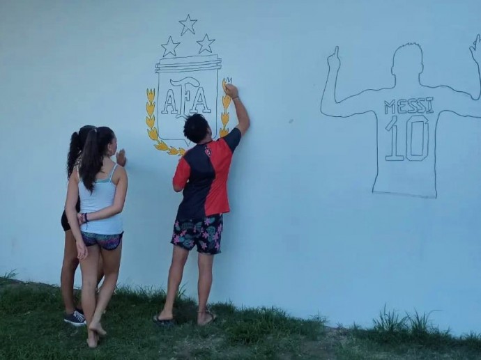 Pintaron un mural en homenaje a la Selección Nacional de Fútbol