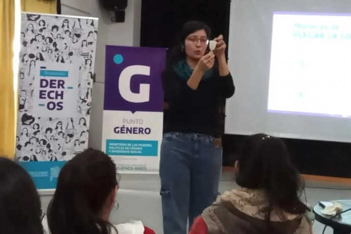 Entregaron copas menstruales y realizaron un taller de gestión menstrual