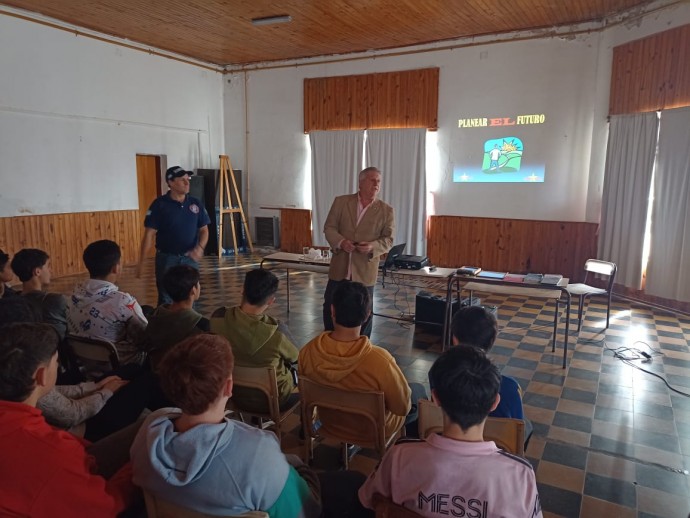 Ex combatiente de Malvinas brindó una serie de charlas 