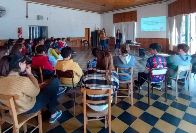 Charlas en instituciones educativas por la Semana de la ESI
