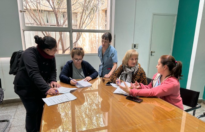 Reunión con familiares de residentes en hogares municipales